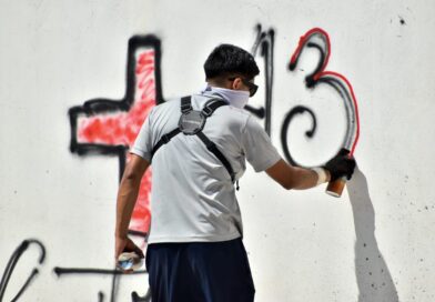 Vandalizan normalistas de Ayotzinapa instalaciones del Poder Judicial en Iguala