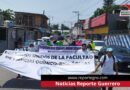 Egresados de la FCQB protestan en rectoría de la UAGro contra Javier Saldaña