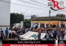 Marchan normalistas de Ayotzinapa en el desfile por la Independencia, en Tixtla