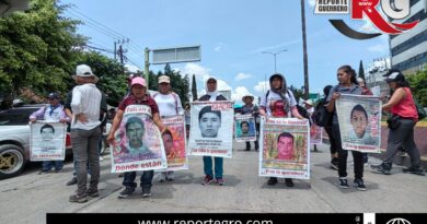 Marchan normalistas de Ayotzinapa y el FECSM en Chilpancingo a casi 10 años de la desaparición de los 43