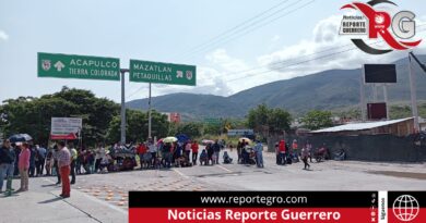 Bloquean prepas populares la Autopista del Sol, al sur de Chilpancingo