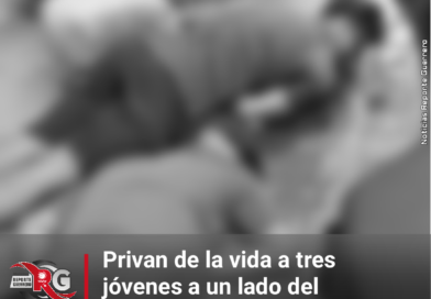 Privan de la vida a tres jóvenes a un lado del panteón de Ayutla