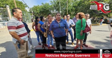 Se manifiestan extrabajadores de la Fiscalía de Guerrero para exigir reunión con autoridades