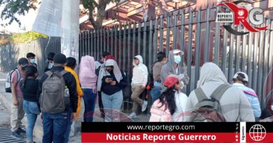 Protestan contra titular de la SEG maestros de educación especial y egresados normalistas previo a su comparecencia