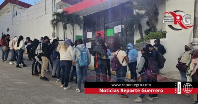 Cierran egresados normalistas oficinas de la SEG de Chilpancingo