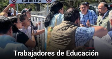 Trabajadores de Educación Especial protestaron en Casa Guerrero