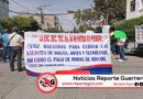 Bloquean calles del Centro de Chilpancingo padres de Yextla, para exigir maestros