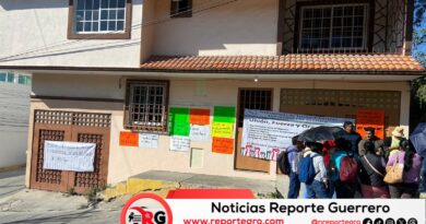 Maestros del Telebachillerato protestan en oficinas centrales en Chilpancingo