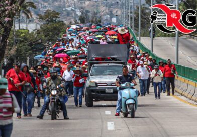 Marchan sindicatos en Chilpancingo contra la Ley de ISSSTE
