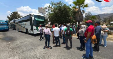 Maestros de la CETEG bloquean la avenida Vicente Guerrero y «retienen» 4 autobuses