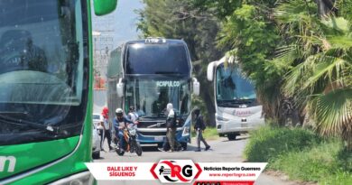 Ayotzinapa se apodera de 7 autobuses y un camión de la Coca-Cola en Chilpancingo