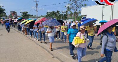 Maestros de la CETEG de Costa Grande marchan de manera pacífica en Tecpan